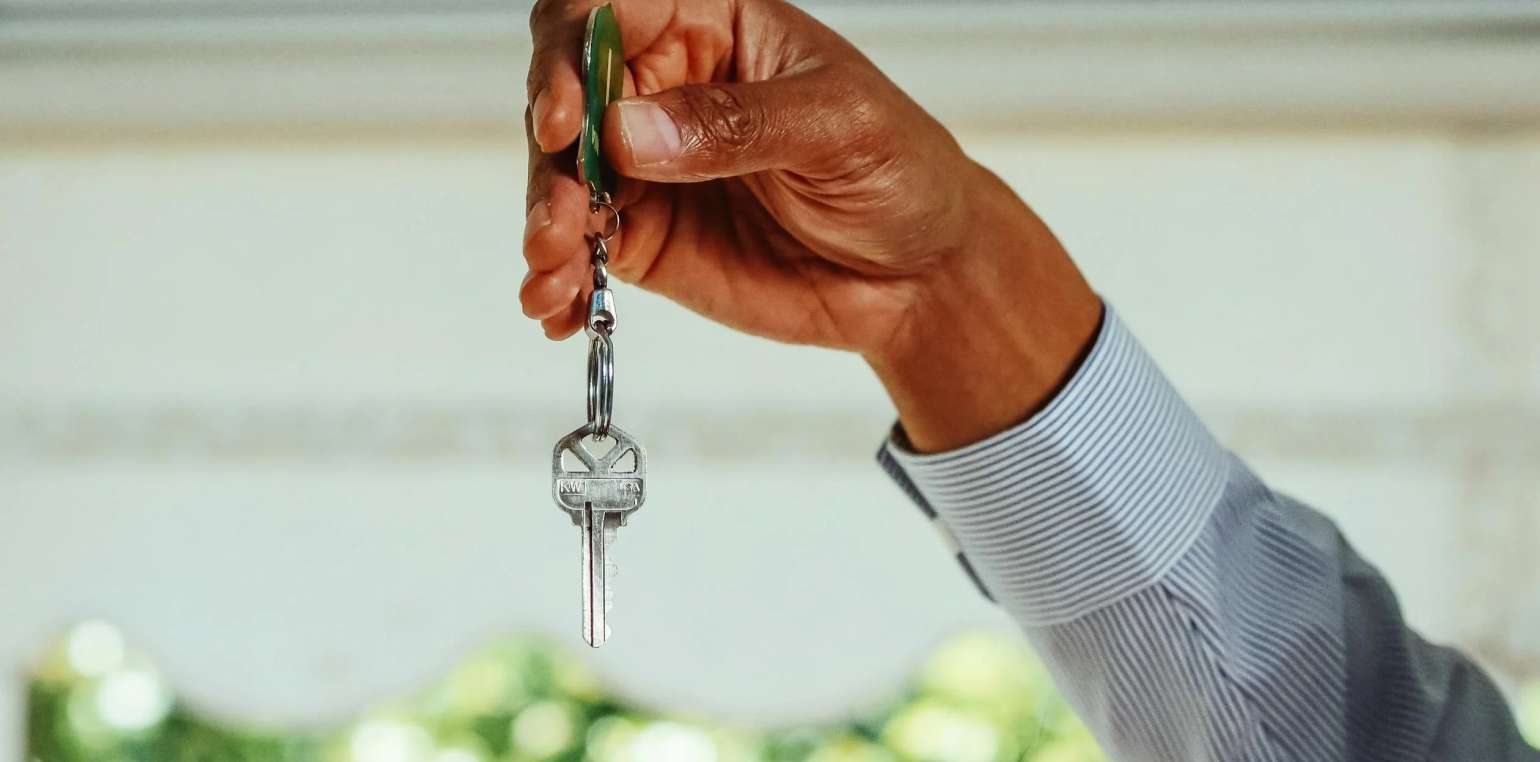 a person holding keys.