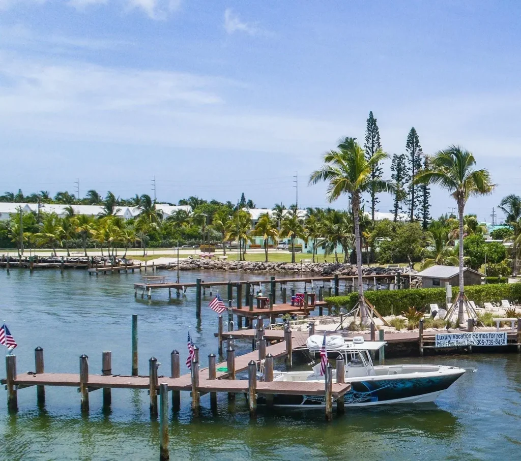 Keys Cove private dock with 50A fresh water